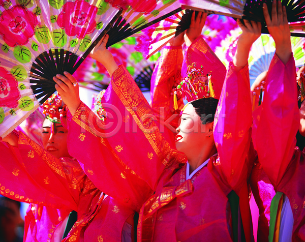동양인 사람 여러명 여자 여자만 JPG 포토 댄서 민속 민속제 부채 부채춤 아시아 야외 이벤트 전통 전통놀이 전통무용 전통문화 전통의상 전통축제 전통행사 주간 축제 춤 풍경(경치) 한국 한국문화 한국전통 한복