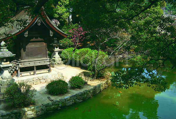 사람없음 JPG 포토 건물 건축 건축물 공원 나무 동양건축 물그림자 반사 식물 아시아 야외 연못 일본 일본건축 자연 정원 정자(건축물) 주간 풍경(경치) 해외 해외건축 해외풍경 호수