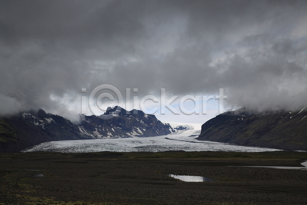 사람없음 JPG 포토 하이앵글 해외이미지 거친 관광지 구름(자연) 그림자 남쪽 눈내림 북쪽 빙하 산 산맥 섬 아이슬란드 얼음 여행 유럽 자연 지역 초록색 풍경(경치) 하늘 해외202105 휴가 흰색