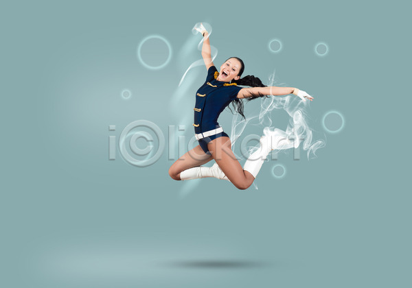 뜨거움 행복 10대 백인 사람 여자 한명 JPG 포토 해외이미지 놀이 대학교 댄서 모델 모션 미소(표정) 숫자 스포츠 신체 에너지 우승 유니폼 유행 응원 점프 체조 치어리더 파란색 학교 학생 해외202004 해외202105