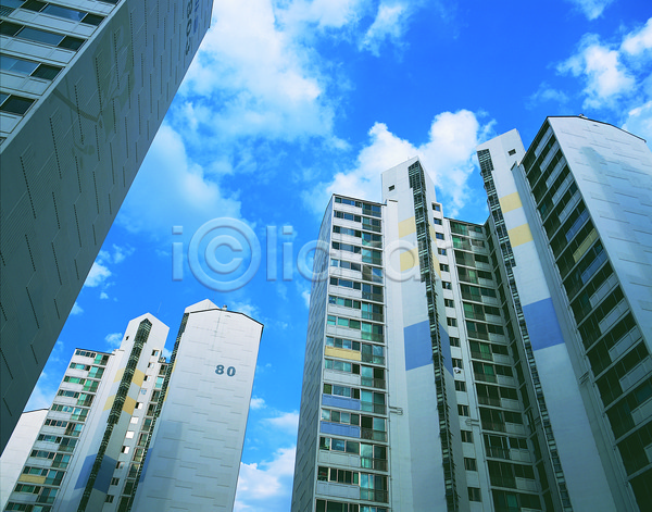 사람없음 JPG 로우앵글 포토 건물 건축물 고층빌딩 구름(자연) 도시 도시풍경 맑음 아파트 아파트분양 야외 주간 풍경(경치) 하늘 한국 현대건축