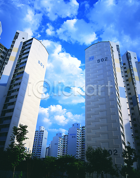 사람없음 JPG 로우앵글 포토 건물 건축 건축물 경제 고층빌딩 구름(자연) 나무 도시 도시풍경 맑음 빌딩 산업 식물 아파트 아파트분양 야외 주간 주택 풍경(경치) 하늘 한국 현대건축