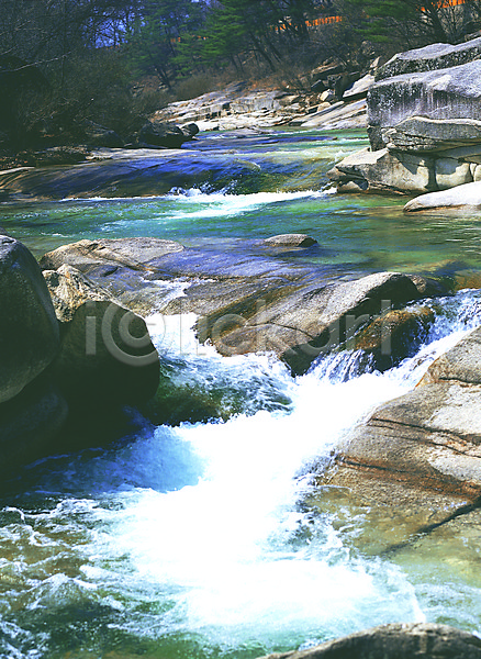 흐름 사람없음 JPG 포토 계곡 골짜기 돌(바위) 물 바위(돌) 산 산기슭 숲 야외 자연 주간 컬러 풍경(경치)