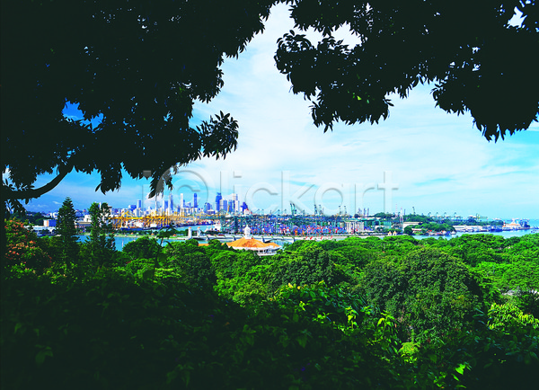 사람없음 JPG 포토 건물 건축물 고층빌딩 그림자 나무 도시 도시풍경 무역항 숲 식물 싱가폴 야외 주간 풍경(경치) 항구 해외 해외풍경