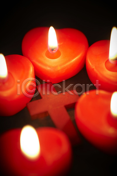 사람없음 JPG 포토 기독교 기독교용품 모양 불 빛 빨간색 실내 십자가 오브젝트 종교 종교용품 초 촛불 하트