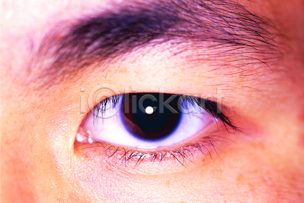 남자 남자만 남자한명만 사람 신체부위 한명 JPG 근접촬영 포토 건강 눈(신체부위) 눈동자 눈썹 병원 속눈썹 시력 시선 신체 안과 응시 의학 치료
