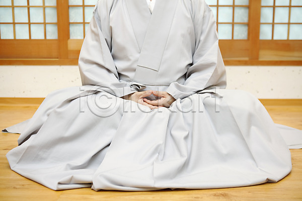 사람 JPG 포토 방 부처님오신날 불교 승려 실내 앉기 종교 하반신