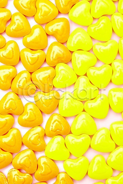 사람없음 JPG 포토 하이앵글 군것질 노란색 다수 디저트 백그라운드 사탕 스튜디오촬영 실내 여러개 오브젝트 음식 이벤트 컬러 하트 화이트데이