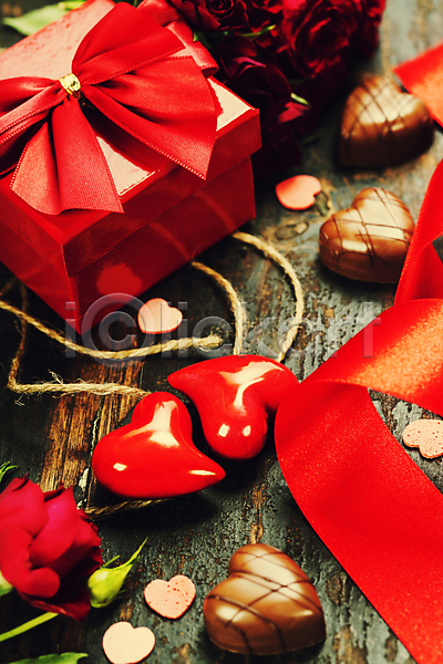 사랑 사람없음 JPG 포토 해외이미지 나무바닥 발렌타인데이 선물상자 실내 오브젝트 장미 장식 해외202004
