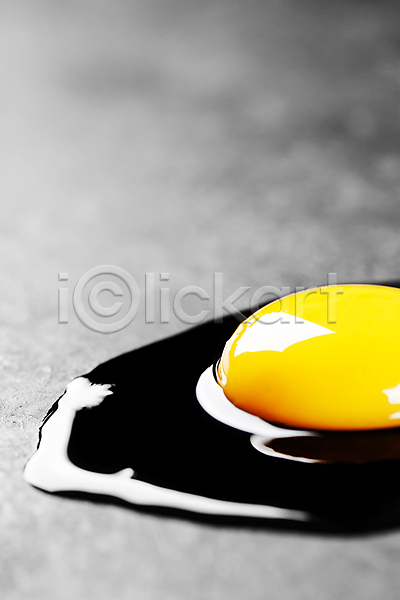 사람없음 JPG 근접촬영 포토 해외이미지 계란 날계란 실내 아침식사 해외202004 회색배경