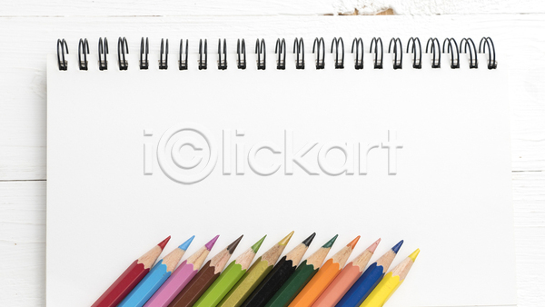 사람없음 JPG 포토 해외이미지 공백 디자인 색연필 연필 종이 책 책상 컬러풀 탁자 패드 펜 해외202004 해외202105 흰색