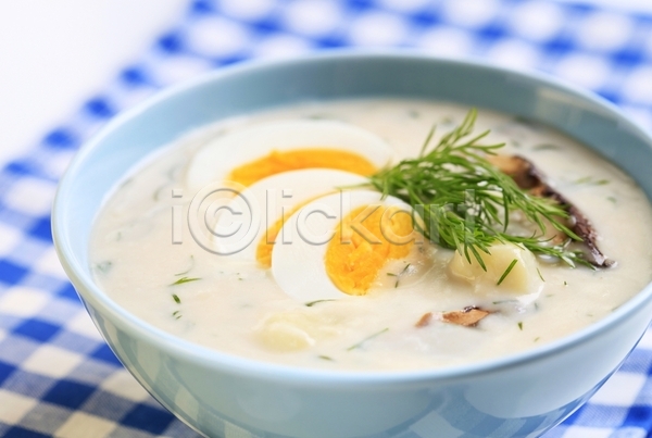 사람없음 JPG 포토 해외이미지 감자 계란 냅킨 딜 묘사 버섯 사발 수프 요리 음식 점심식사 채식주의자 파란색 해외202004 해외202105 행주 확인