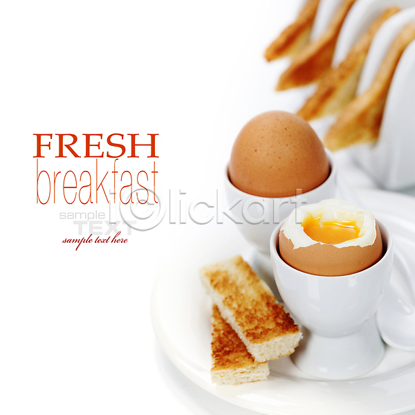 사람없음 JPG 포토 해외이미지 계란 계란꽂이 삶은계란 실내 아침식사 접시 카피스페이스 타이포그라피 토스트 해외202004 흰배경