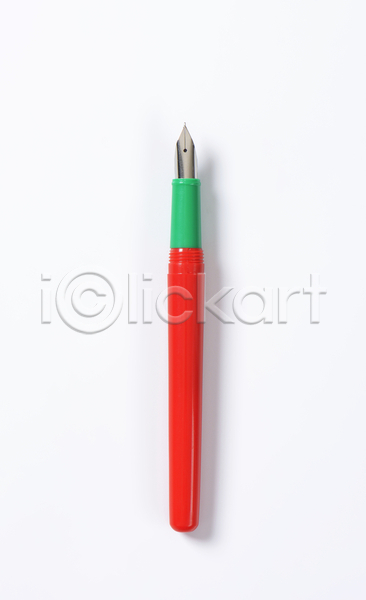 사람없음 JPG 포토 해외이미지 1 만년필 빨간색 스튜디오촬영 오브젝트 오픈 초록색 컬러풀 펜 펜촉 플라스틱 해외202004 해외202105 흰배경