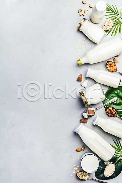 사람없음 JPG 포토 해외이미지 견과류 귀리 대두 숟가락 실내 아몬드 우유 우유병 잎 접시 카피스페이스 코코넛 해외202004 호두 흰배경