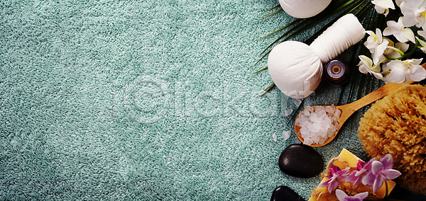 사람없음 JPG 포토 하이앵글 해외이미지 꽃 나무숟가락 스톤 실내 아로마 아로마테라피 입욕소금 카피스페이스 파란배경 해외202004 해외포토 허브볼
