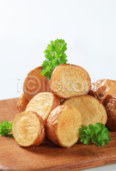 준비 사람없음 JPG 포토 해외이미지 감자 굽기 도마 반주 반쪽 반찬 음식 채식주의자 튀김 해외202004 해외202105