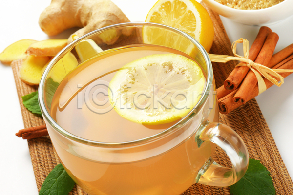 신선 사람없음 JPG 포토 해외이미지 건강 날것 따뜻한음료 레몬 뿌리 생강 시나몬 유기농 음료 음식 재료 조각 차(음료) 컵 투명 해외202004 해외202105