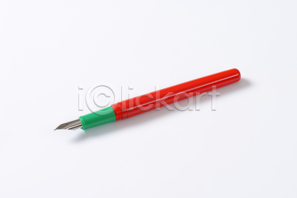 사람없음 JPG 포토 해외이미지 1 만년필 빨간색 스튜디오촬영 오브젝트 오픈 초록색 컬러풀 펜 펜촉 플라스틱 해외202004 해외202105 흰배경