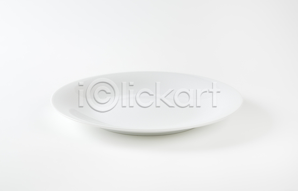 매끈함 클래식 사람없음 JPG 포토 해외이미지 1 그릇 도자기 백자 스튜디오촬영 식기 싱글 오브젝트 원형 접시 중국 평야 해외202004 해외202105 흰배경 흰색