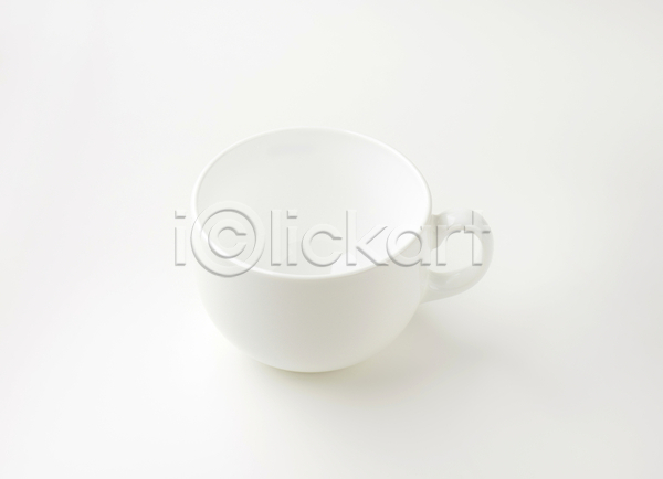 사람없음 JPG 포토 해외이미지 1 그릇 도자기 백자 사발 손잡이 스튜디오촬영 식기 싱글 오브젝트 원형 접시 컵 평야 해외202004 해외202105 흰배경 흰색