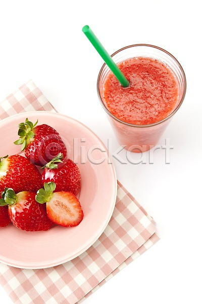 사람없음 JPG 포토 과일 과일주스 딸기 딸기주스 빨간색 빨대 스튜디오촬영 식탁보 실내 음료 음식 잔 제철과일 주스