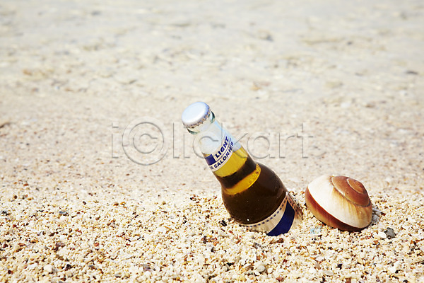사람없음 JPG 포토 계절 맥주 무인도 바다 병맥주 사계절 섬 소라 야외 여름(계절) 오브젝트 풍경(경치) 한병 해변