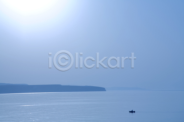 침묵 사람없음 JPG 포토 해외이미지 그리스 그리스인 낚시 맑음 물 바다 보트 섬 야외 유럽 자연 작음 장면 태양 파란색 풍경(경치) 하늘 함선 해외202004 해외202105