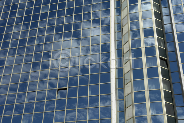 성공 사람없음 JPG 포토 해외이미지 거울 건물 건축양식 고층빌딩 구름(자연) 도심 무역 반사 비즈니스 업무 유리 주식 직장 파란색 하늘 해외202004 해외202105