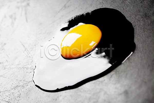 사람없음 JPG 포토 해외이미지 계란 날계란 실내 아침식사 해외202004 회색배경