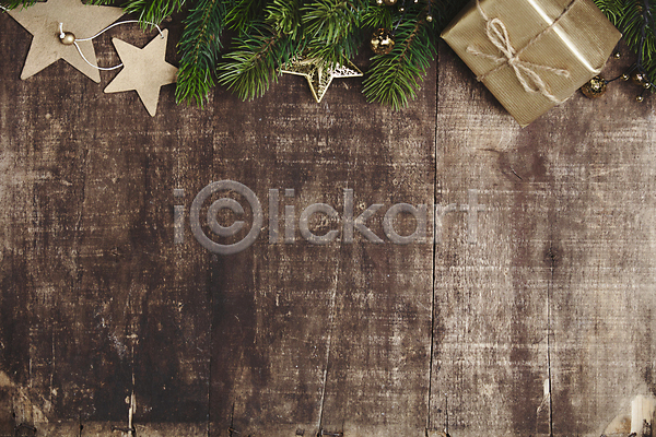 사람없음 JPG 포토 해외이미지 갈색배경 목재 별 선물상자 실내 잎 카피스페이스 크리스마스 크리스마스배경 크리스마스용품 해외202004