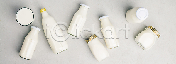 사람없음 JPG 포토 하이앵글 해외이미지 건강 우유 우유병 유기농 유리병 잔 칼슘 해외202004 회색배경