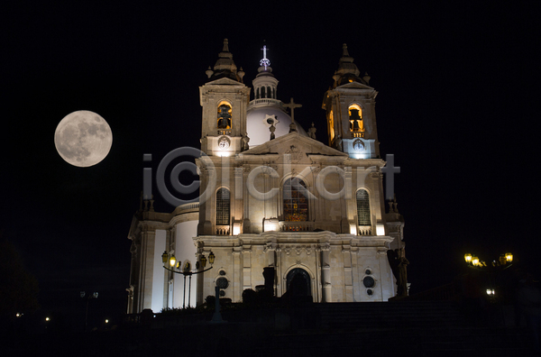 사람없음 JPG 포토 해외이미지 건축양식 교회 달 바실리카 성당 야간 유럽 포르투갈 하늘 해외202105
