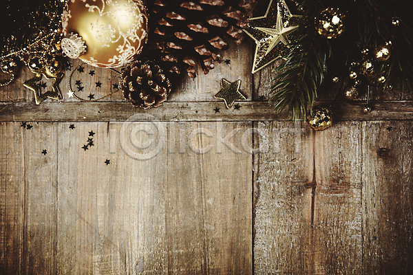 사람없음 JPG 포토 해외이미지 나무바닥 별 솔방울 실내 오너먼트 잎 카피스페이스 크리스마스 크리스마스배경 크리스마스용품 크리스마스장식 해외202004