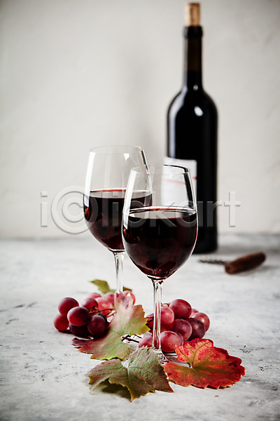 사람없음 JPG 포토 해외이미지 와인 와인병 와인오프너 와인잔 카피스페이스 포도 포도잎 해외202004 회색배경