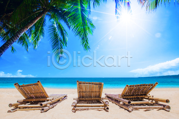 휴식 사람없음 JPG 포토 해외이미지 나무 모래 몰디브 바다 섬 여행 의자 침대 태양 터키석 파라다이스 파란색 풍경(경치) 하늘 해외202004 해외202105 휴가 휴게실 휴양지