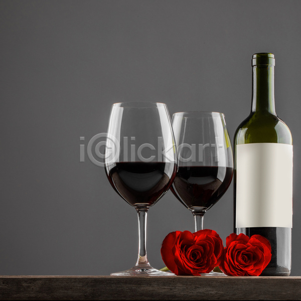 고급 사랑 축하 사람없음 JPG 포토 해외이미지 꽃 데이트 발렌타인데이 백그라운드 보케 빛 빨간색 와인 와인잔 장미 카피스페이스 탁자 하트 해외202004 해외202105