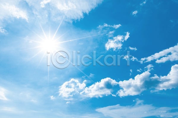 사람없음 JPG 포토 해외이미지 광선 구름(자연) 날씨 맑음 백그라운드 빛 여름(계절) 자연 태양 파란색 하늘 해외202004 해외202105 햇빛