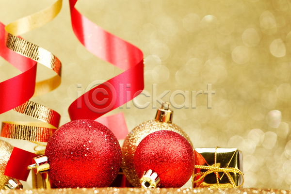 축하 사람없음 JPG 포토 해외이미지 공 디자인 리본 백그라운드 빛 빨간색 상자 새해 선물 소용돌이 여의주 장식 장식볼 축제 컬링 크리스마스 파티 해외202004 해외202105 황금 휴가