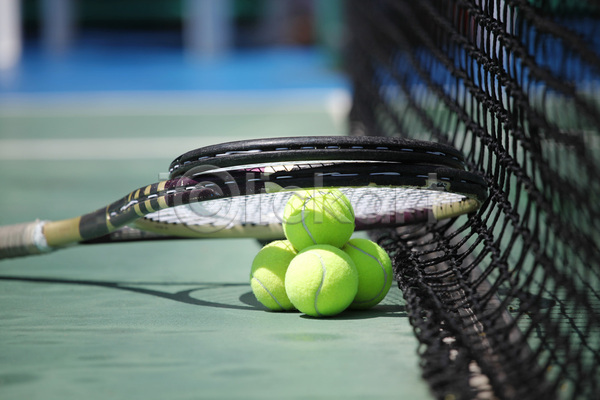 경쟁 사람없음 JPG 포토 해외이미지 가로 게임 공 라켓 법정 스포츠 장비 초록색 테니스 해외202004 해외202105