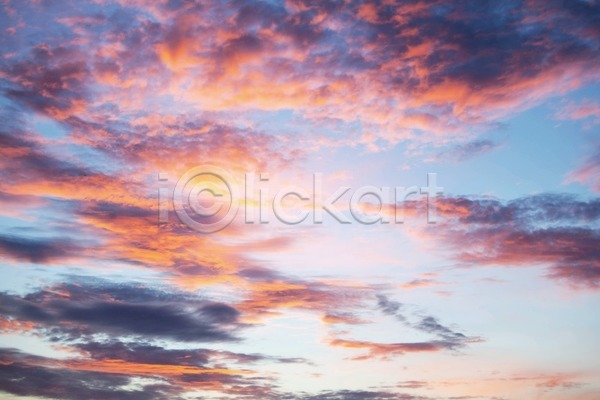 사람없음 JPG 포토 해외이미지 구름(자연) 백그라운드 빛 빨간색 새벽 오렌지 일몰 일출 자연 장면 저녁 파란색 풍경(경치) 하늘 해외202004 해외202105 햇빛