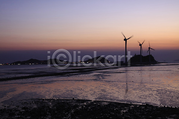 사람없음 JPG 포토 갯벌 노을 바다 발전기 발전소 섬 야간 야외 어둠 에너지 일몰 일출 자연 자연현상 저녁 풍경(경치) 풍력발전소 풍력에너지 하늘 한국 해변