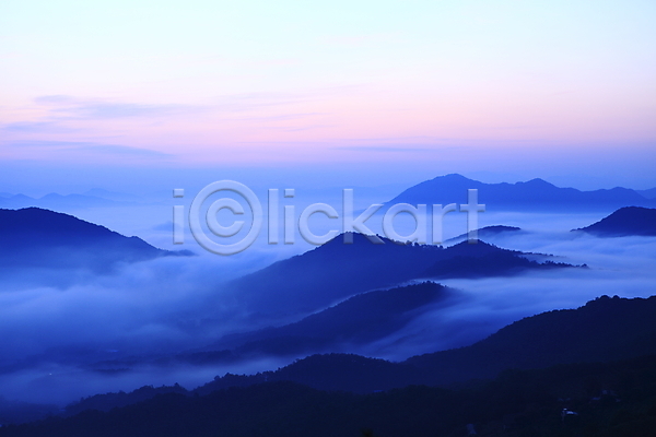 사람없음 JPG 포토 구름(자연) 노을 산 산등성이 안개 야외 운무 운해 일몰 일출 자연 자연현상 정상 컬러 파란색 풍경(경치) 한국