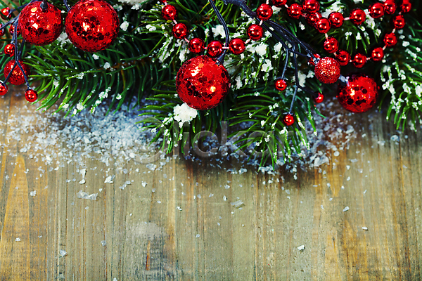 사람없음 JPG 포토 해외이미지 구슬 나무바닥 눈(날씨) 실내 잎 카피스페이스 크리스마스 크리스마스배경 크리스마스용품 크리스마스장식 해외202004