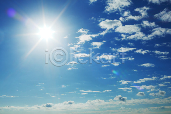 분위기 순수 평화 사람없음 JPG 포토 해외이미지 계절 구름(자연) 글로벌 날씨 맑음 백그라운드 빛 산소 솜털 수분 야외 여름(계절) 오존 오픈 우주 자연 천국 태양 파란색 풍경(경치) 하늘 해외202004 해외202105 햇빛 환경 흐림 흰색