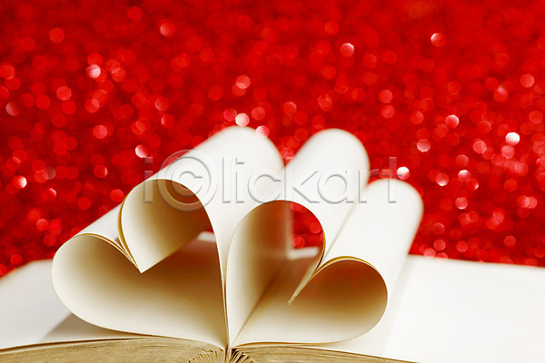 사랑 사람없음 JPG 포토 해외이미지 백그라운드 빨간색 종이 책 카피스페이스 하트 해외202004 해외202105