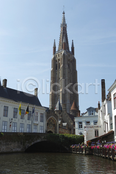 사람없음 JPG 포토 해외이미지 강 건물 건축양식 고딕 교회 도시 물 벨기에 성당 여행 역사 옛날 운하 유럽 주택 중세 채널 타운 탑 하늘 해외202004 해외202105