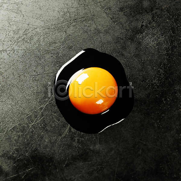 사람없음 JPG 포토 하이앵글 해외이미지 검은배경 계란 날계란 실내 아침식사 해외202004