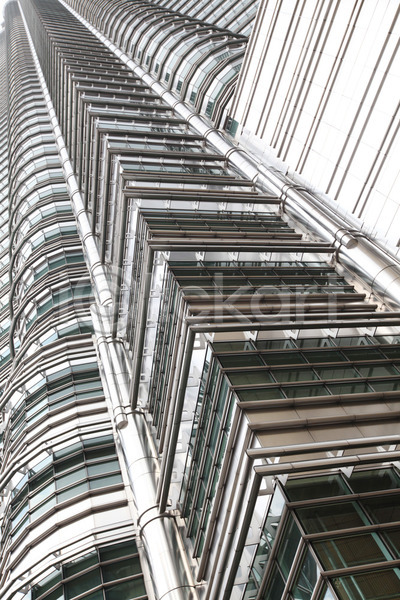 미래 사람없음 JPG 포토 해외이미지 건물 건축양식 고층빌딩 금속 도시 도심 말레이시아 백그라운드 비즈니스 센터 쌍둥이 야간 외관 큼 탑 해외202004 해외202105 회색