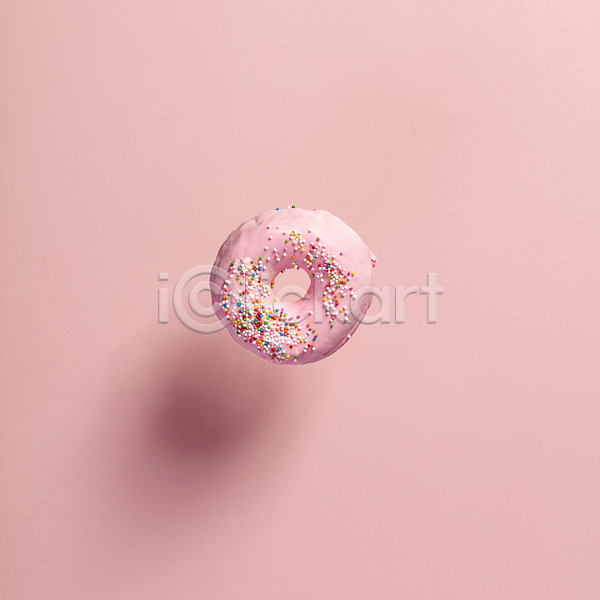 달콤 사람없음 JPG 포토 해외이미지 그림자 도넛 디저트 분홍색배경 스프링클 실내 한개 해외202004